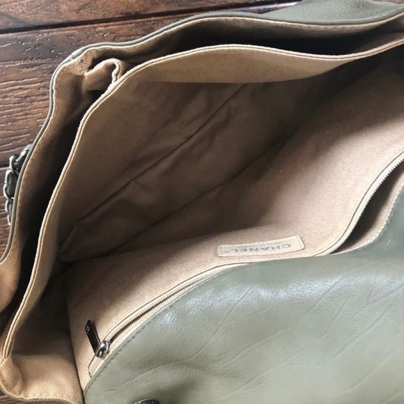 Authentic Chanel Flap Classic Quilted CC Shoulder Chain Bag - Picture 12 of 15